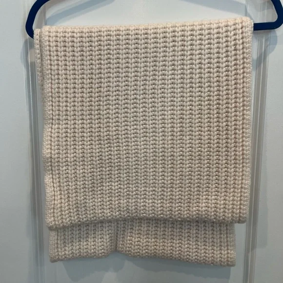J. Crew Women’s Chunky Ribbed Knit Infinity Scarf Ivory Comfy Winter NWOT EUC